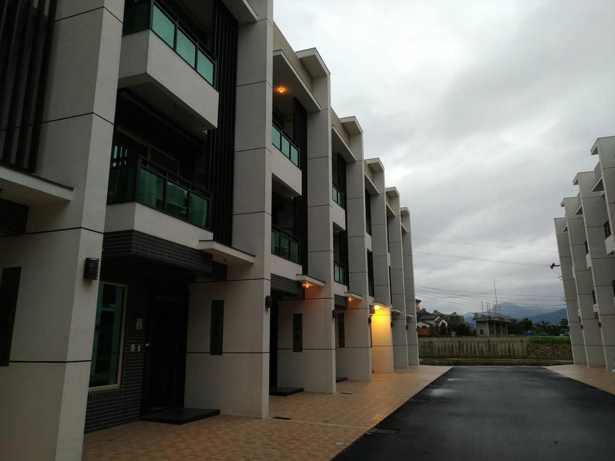 Smile Castle Apartment Luodong Bagian luar foto
